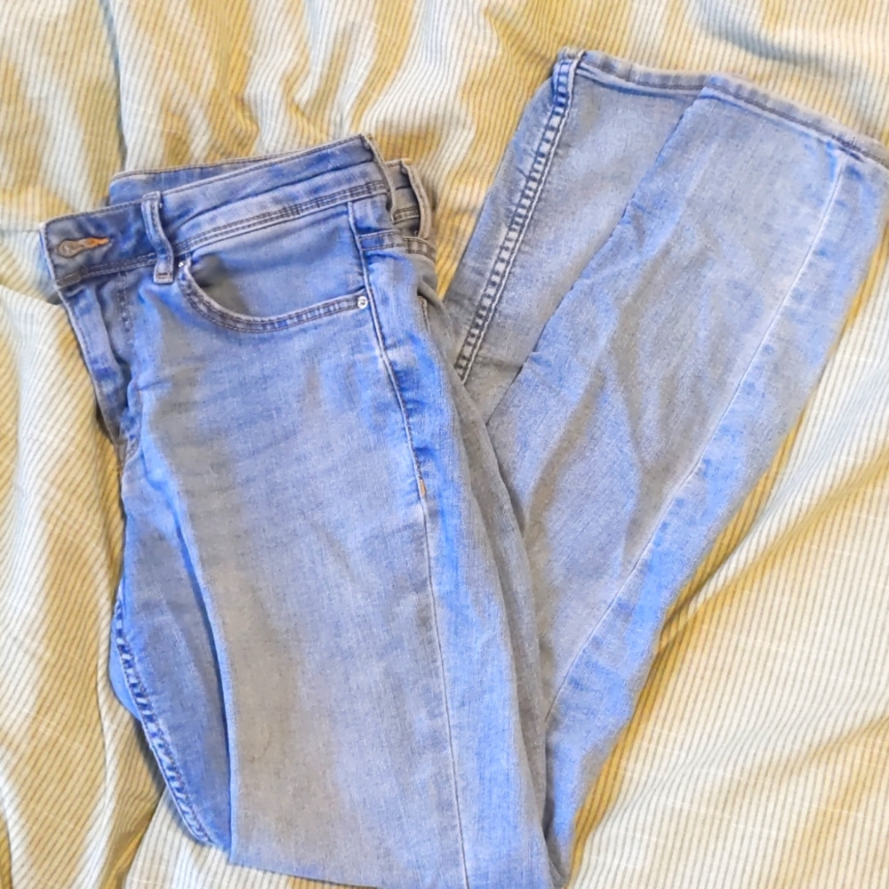 Light-wash skinny jeans